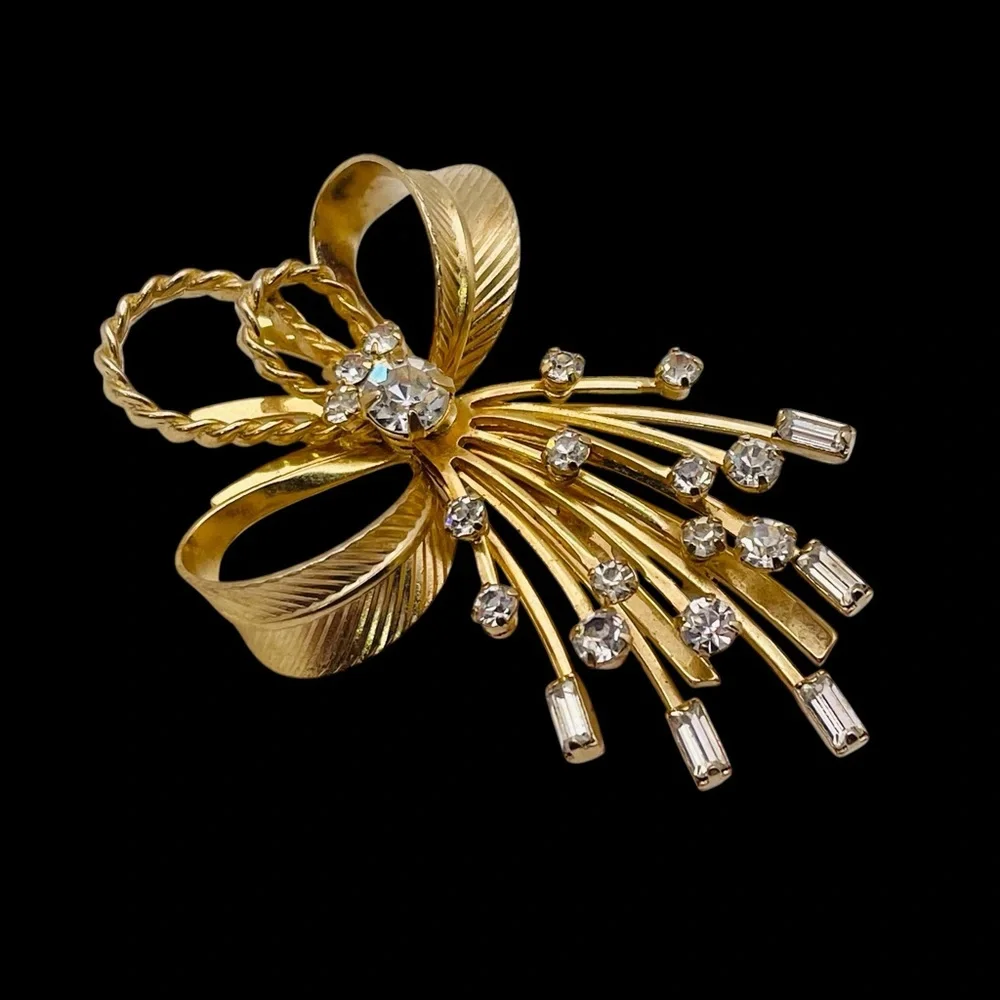 Dazzling Vintage Sarah Coventry Rhinestone Spray and Bow Brooch Estate Piece
